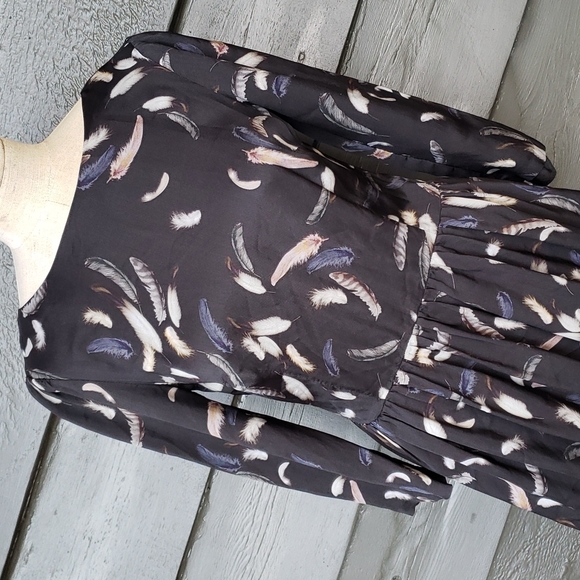 Women's Dress - Picture 4 of 10